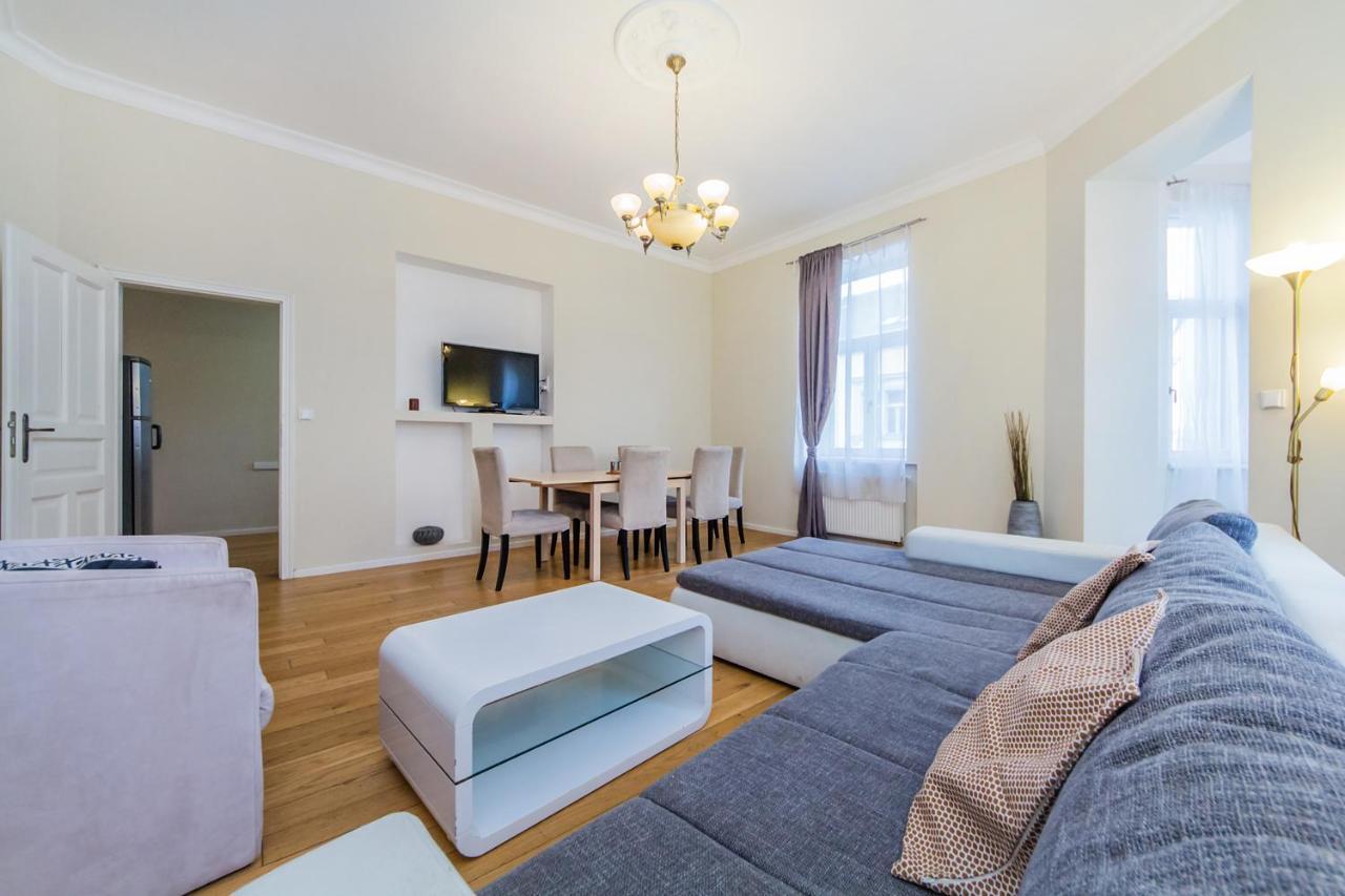 Visit In Apartmán
